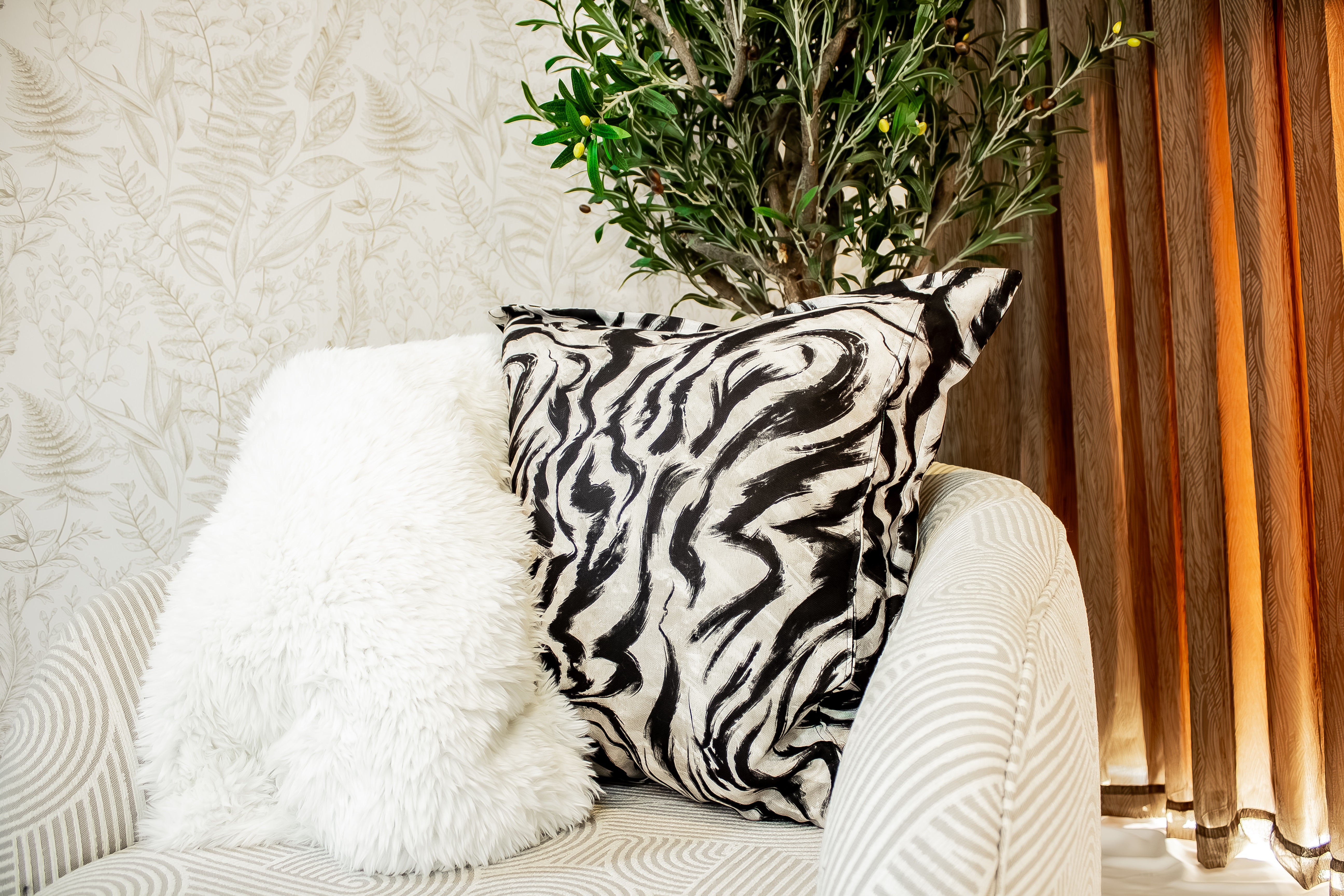 Bed Throw- Crofton White (3m x 140cm)