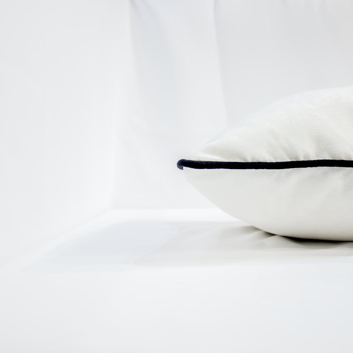 Moretti Pristine Black Piping Scatter Cushion Cover (40x70)